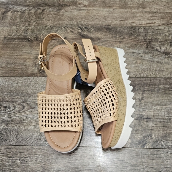 Universal Thread sandals women's size 8.5 - Picture 1 of 13
